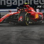 Sainz e la prima vittoria stile “Smooth Operator”: la tattica Ferrari a Singapore